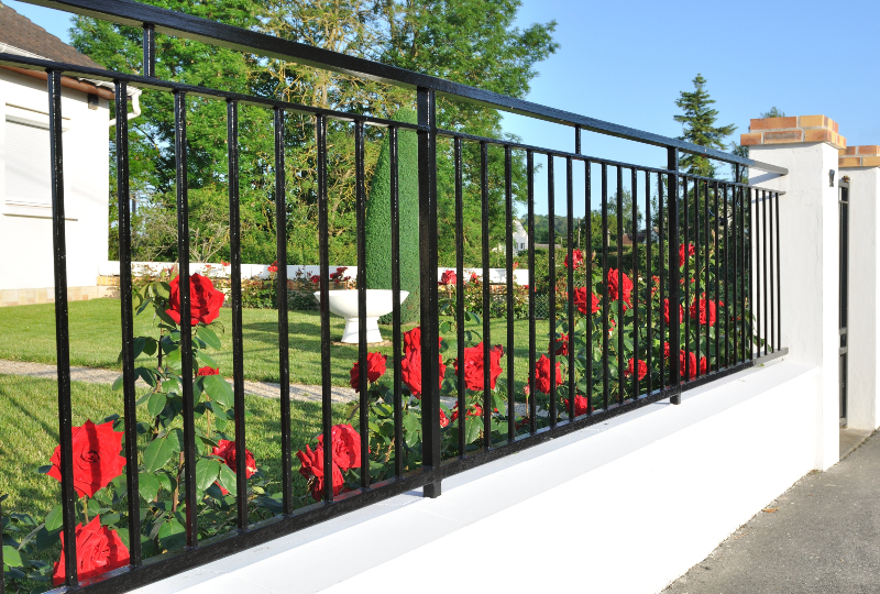 Why It Is Best to Avoid Attempting a DIY Garden Fence in NJ