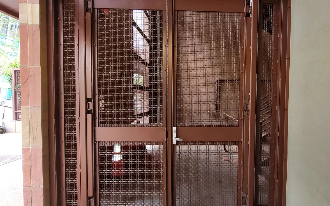 Refinish or Replace? Electrostatic Metal Painting for Aging Pool Fences